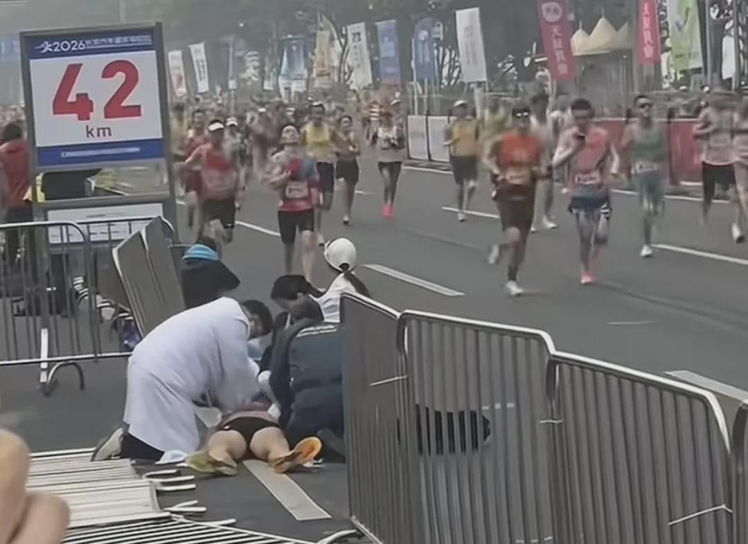 体育资讯-一马拉松选手，倒在42公里处，抢救无效去世